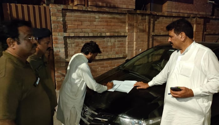 Police raid at PML-N leader Ataullah Tarars residence in Lahore. Picture Home Minister Hashim Dogar