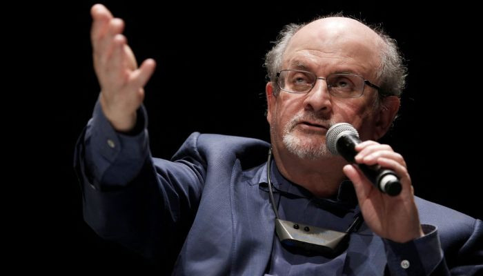 No good news, Salman Rushdie could lose an eye, says agent