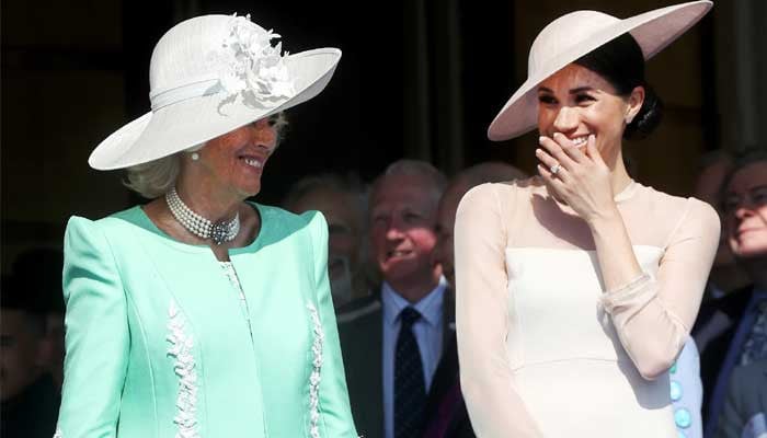 Camilla mengirim ‘kode rahasia’ ke Meghan Markle dan Pangeran Harry pada waktu mereka di keluarga kerajaan
