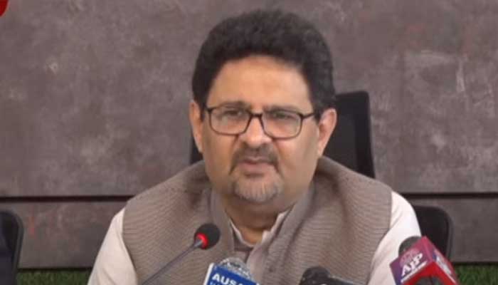 Finance Minister Miftah Ismail addresses a press conference. Photo: Geo News/screengrab