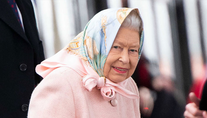 Queen Elizabeths reaction after finding dead body of slug in her plate