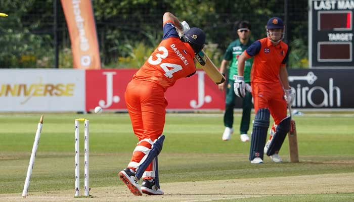 Pakistan bowl Netherlands out for 186 in second ODI