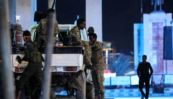 Security forces patrol near the Hayat Hotel after an attack by Al-Shabaab fighters in Mogadishu on August 20, 2022, Photo: AFP
