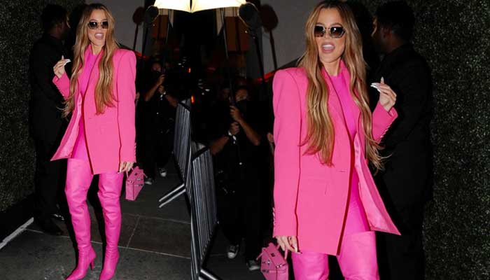 Khloe Kardashian se arrastra con un vestido rosa fuerte