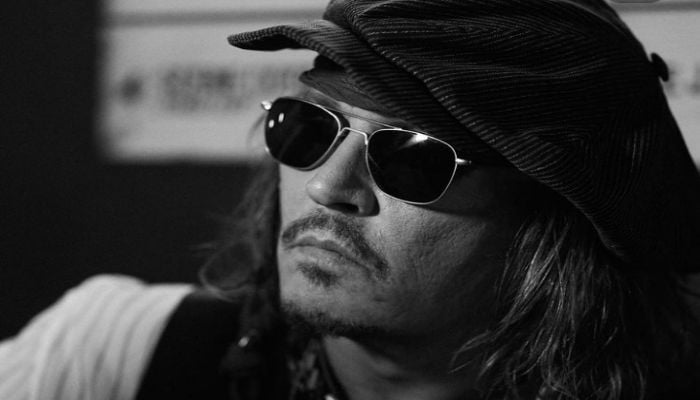 Celebritățile renunță la Johnny Depp