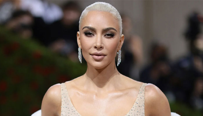 Did Kim Kardashian Photoshop her neckline in latest photograph?