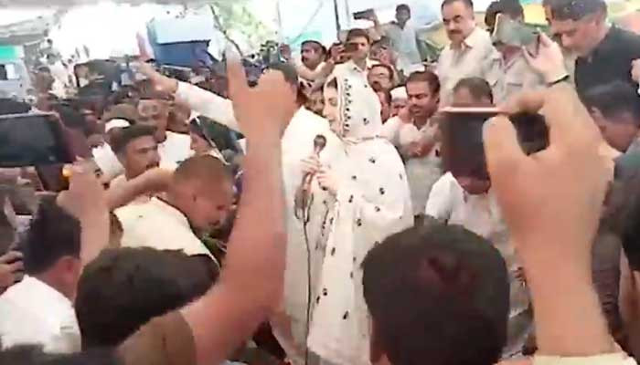 VIDEO: Maryam Nawaz falls off table while addressing flood affectees in Rajanpur