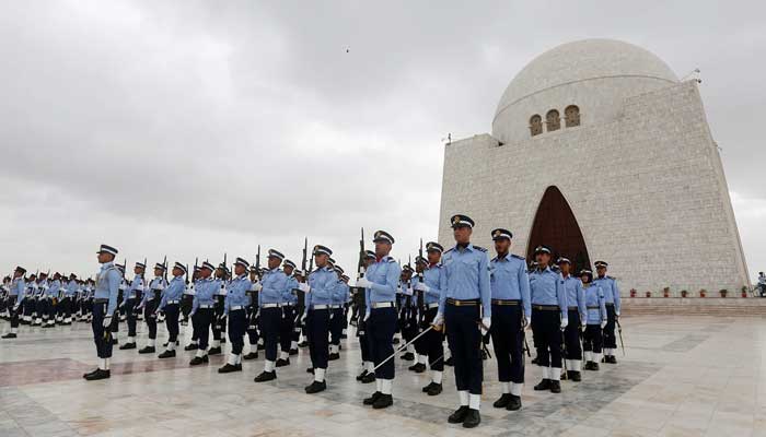 A smartly turned-out contingent of PAF Academy Asghar Khan assumed the ceremonial guard duties at the mausoleum of Quaid-e-Azam Mohammad Ali Jinnah. Photo: Geo News/file