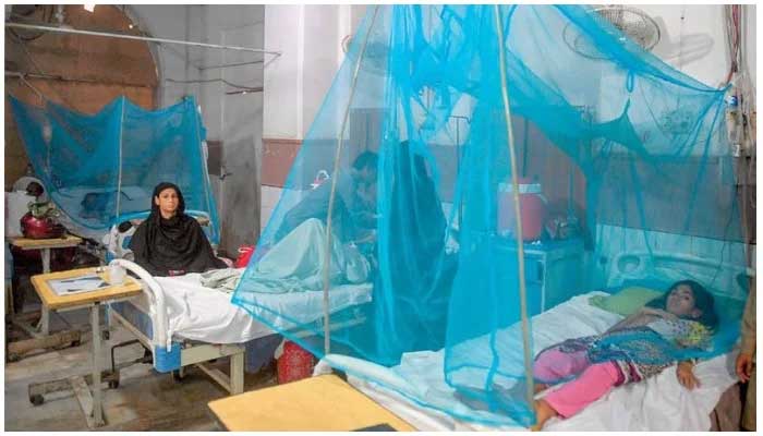 Una foto d'archivio di un reparto di dengue in un ospedale pubblico in Pakistan.  — File AFP