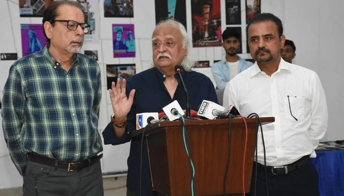 Anwar Maqsood praises students' artwork, says it eased his anxiety amid floods