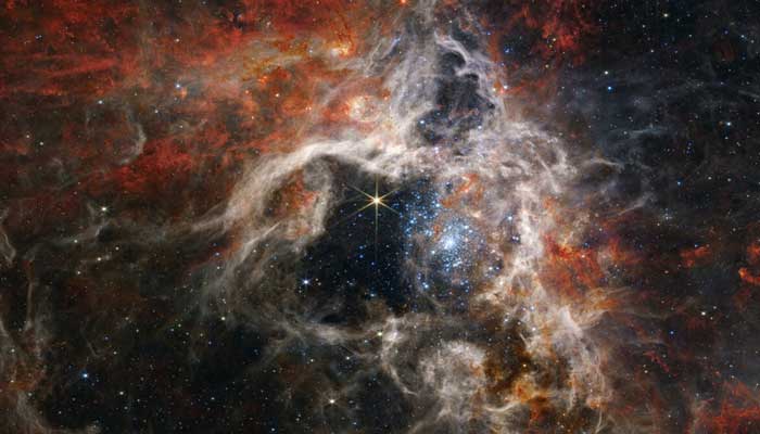 This handout image released by NASA on September 6, 2022 from Webb´s Mid-Infrared Instrument (MIRI) shows a view of the Tarantula Nebula. Photo: AFP