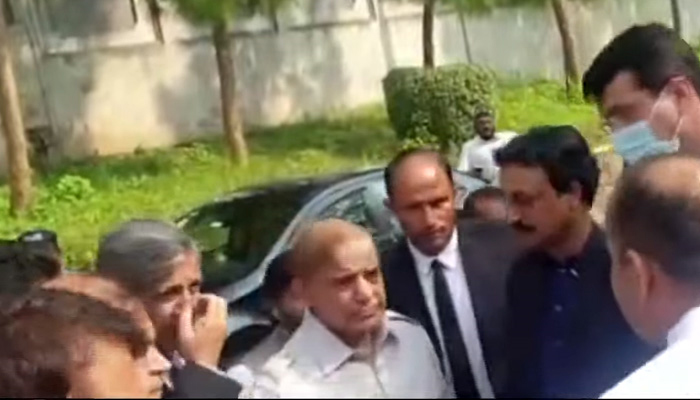Prime Minister Shehbaz Sharif arriving at Islamabad High Court on September 9, 2022. — Geo News screengrab