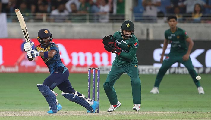 Sri Lanka´s Pathum Nissanka (L) plays a shot during the Asia Cup Twenty20 international cricket Super Four match between Pakistan and Sri Lanka at the Dubai International Cricket Stadium in Dubai on September 9, 2022. — AFP