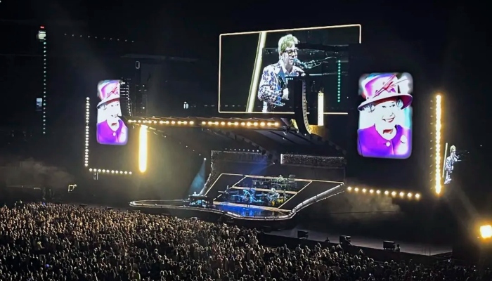 Sir Elton John pays heartfelt tribute to Queen Elizabeth II at Toronto concert