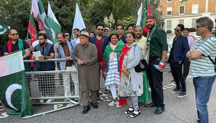 Image showing protesters standing outside the Pakistan High Commission in London. — Murtaza Ali Shah