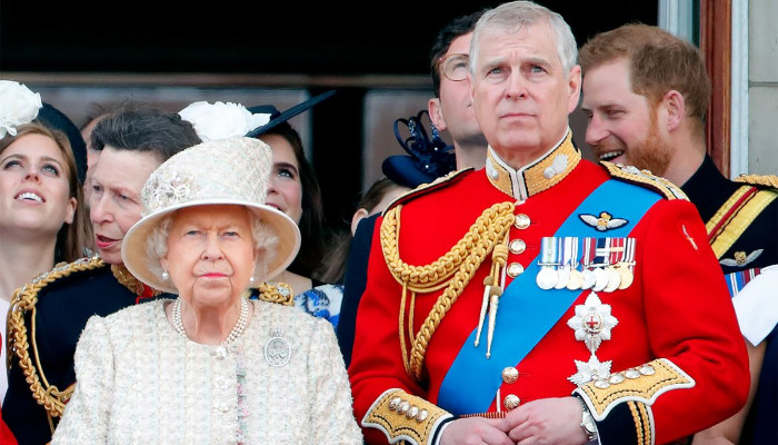 Принц Эндрю «вел себя больше как сын, чем член королевской семьи» после смерти королевы Елизаветы