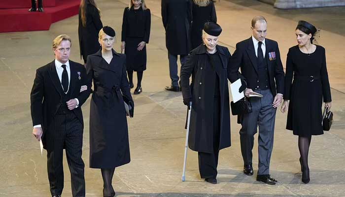 Queen Elizabeths cousin Lady Gabriella faints after seeing late monarchs coffin: report