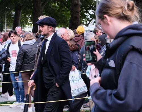 David Beckham joins queues to view Queen lying in state at Westminster Hall