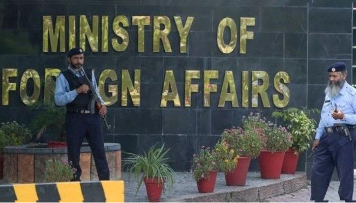Security guards stand outside the Ministry of Foreign Affairs in Islamabad. — AFP