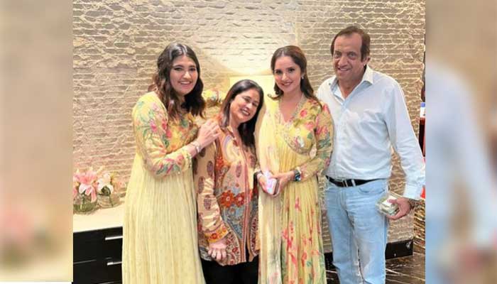 (From left to right) Anam Mirza, Nasima Mirza, Sania Mirza and Imran Mirza. — Instagram