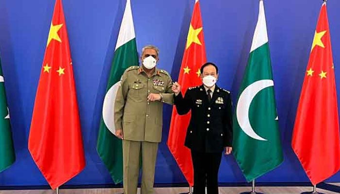 Chief of Army Staff (COAS) General Qamar Javed Bajwa (L) and Chinese Defence Minister General Wei Fenghe. — ISPR