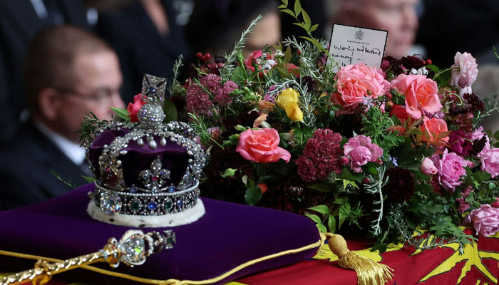 The coffin of Britain´s Queen Elizabeth II is seen in the Westminster Abbey in London-AFP