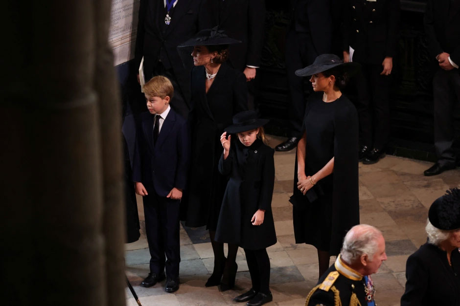 Photos: Princess Charlotte emotionals turns away from Queen Elizabeth’s coffin