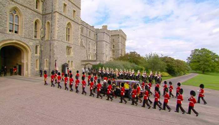 Queen Elizabeth II´s coffin arrives at Windsor Castle for final committal service before burial