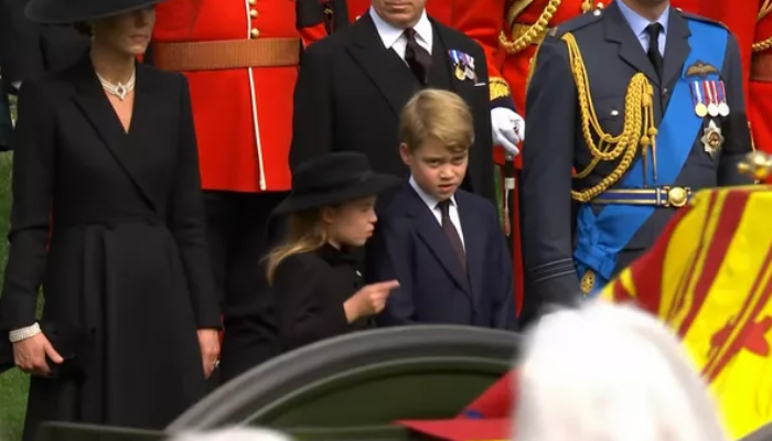 Princess Charlotte caught giving fierce orders to Prince George at Queens funeral