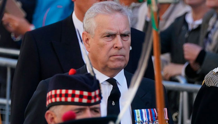 Prince Andrew spotted fake crying at Queen funeral: Pulled an exaggerated face