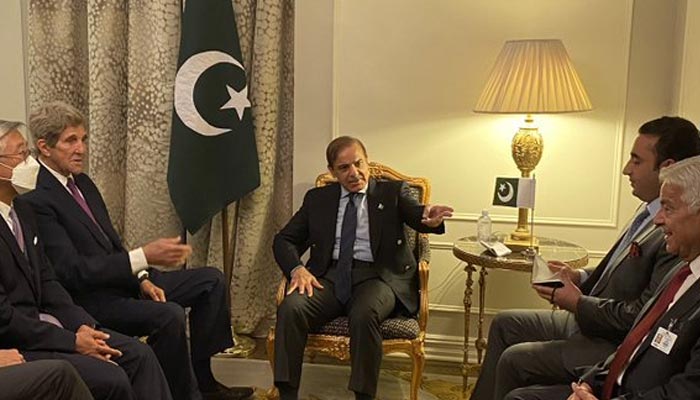 Prime Minister Shahbaz Sharif and his cabinet ministers meet US Special Presidential Envoy for Climate Senator John Kerry on the sidelines of the UNGA. — Twitter/@ClimateEnvoy