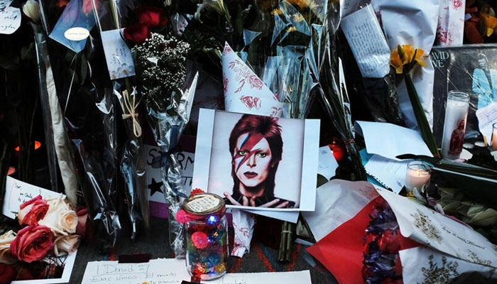 David Bowie’s handwritten ‘Starman’ lyrics sell for over £200,000