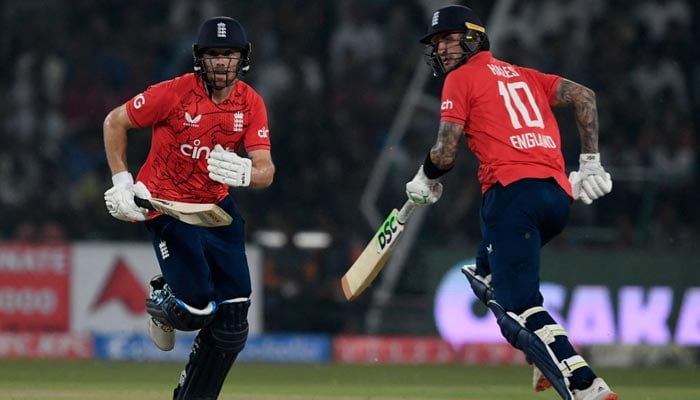 England´s Phil Salt (L) and teammate Alex Hales run between the wickets during the sixth Twenty20 international cricket match between Pakistan and England at the Gaddafi Cricket Stadium in Lahore on September 30, 2022. — AFP