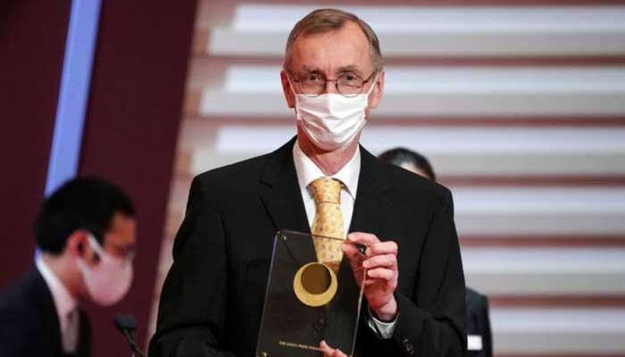 Il paleogenetista svedese Svante Paabo vince il Premio Nobel per la Medicina.  Foto: Twitter/@AndyVermaut