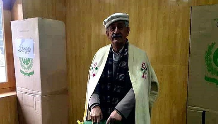 A file photo of Gilgit-Baltistan Minister Colonel (retired) Abaid ullah Baig casting a vote. — Facebook/ file