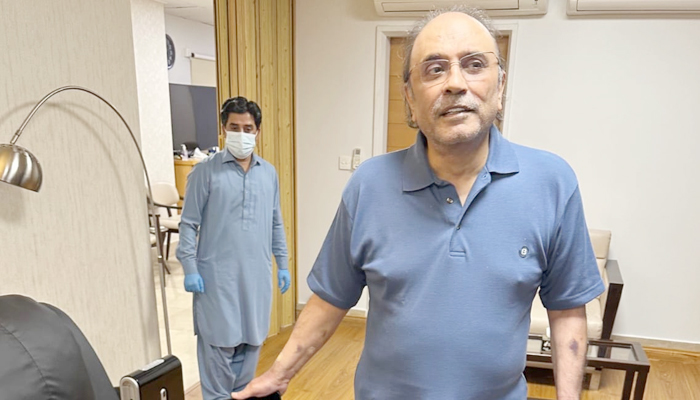 PPP Co-chairman Asif Ali Zardari at Bilawal House in Karachi after being discharged from the hospital, on October 9, 2022. — Twitter/faziljamili