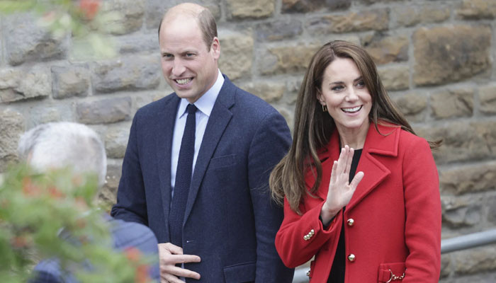 Kate Middleton ‘jarang menggandeng’ lengan William di acara-acara, ‘dia jauh lebih nyaman dengan publik’