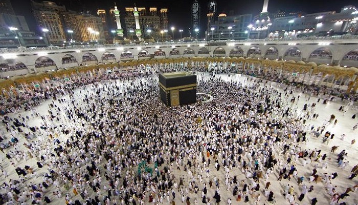 Muslims unite around the Kaaba, in Makkah, Saudi Arabia to perform Umrah.— AFP