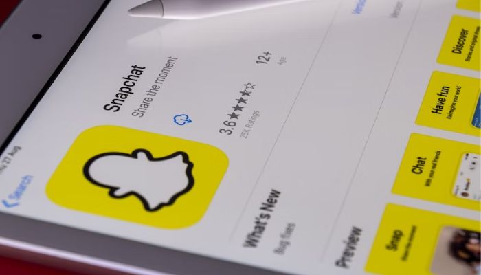 Snapchat uygulama mağazasında gösterir.— Unsplash