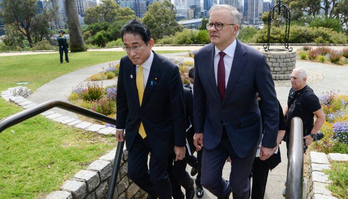 Australia´s Prime Minister Anthony Albanese (R) walks with Japan´s Prime Minister Fumio Kishida in Kings Park in Perth on October 22, 2022.— AFP