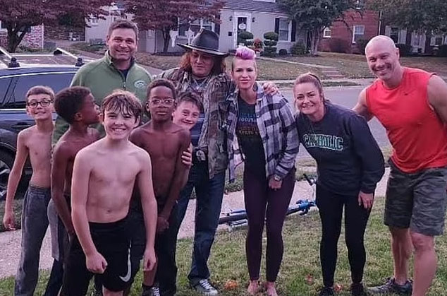 Johnny Depp visits family in Kentucky ahead of UK tour