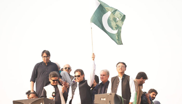 PTI leaders kick start Haqeeqi Azadi March towards Islamabad with party chief Imran Khan. — Twitter/@PTIoffiicial