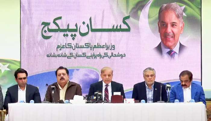 Prime Minister Shehbaz Sharif addressing a press conference alongside federal ministers and members of the governments economic team in Islamabad, on October 31, 2022. — YouTube/PTVNewsLive