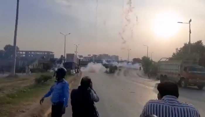 Police fire teargas shells on PTI supporters near Faizabad Interchange. — Screengrab via YouTube/ Geo New Live