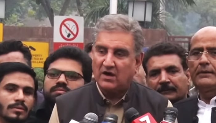 PTI Vice Chairman Shah Mahmood Qureshi addressing a press conference in Lahore outside the hospital where he is being treated, on November 5, 2022. — YouTube/GeoNews