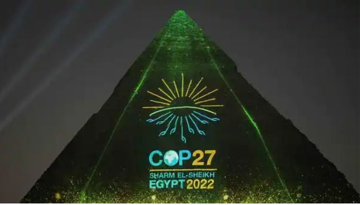 A handout picture released by the Egyptian Presidency of the 27th UN Climate Change Conference shows the illumination of Khafre Pyramid, one of the three ancient pyramids of Giza, on November 5, 2022.— AFP