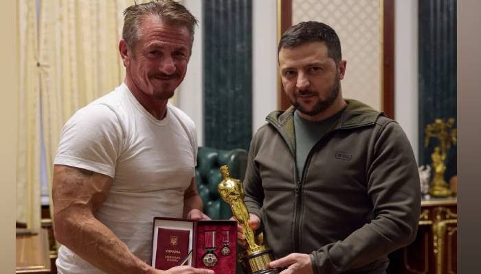 Sean Penn presents Oscar to Ukrainian President Volodymyr Zelensky: Watch
