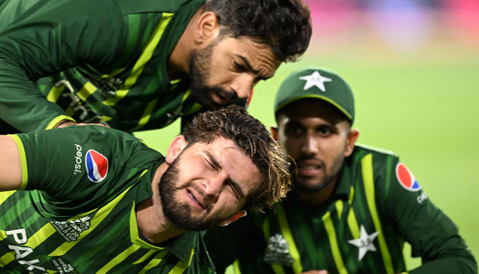 Pakistans Shaheen Shah Afridi (C) reacts wth teammates after injury while taking a catch to dismiss England´s Harry Brook during the ICC mens T20 World Cup 2022 final cricket match between England and Pakistan at The Melbourne Cricket Ground (MCG) in Melbourne on November 13, 2022. — AFP/File