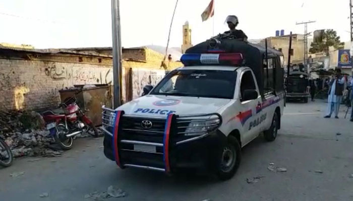 KP’li Lakki Marwat’ta polis cep telefonuna düzenlenen terör saldırısında altı polis şehit oldu