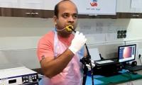 VIDEO: India doctor performs endoscopy on himself